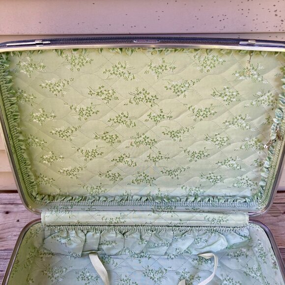 Set 2 Vintage American Tourist Tiara Suitcases Green Hard Shell Luggage NO KEY - Picture 10 of 15